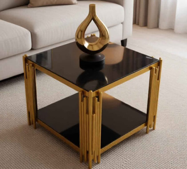 Table basse en laiton élégant