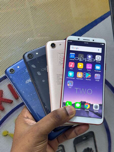 Smartphones OPPO A83