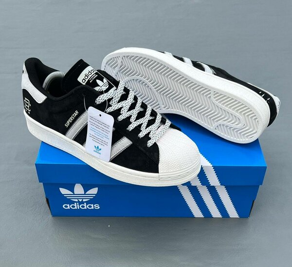 UNE CHAUSSURE ADIDAS SUPERSTAR
