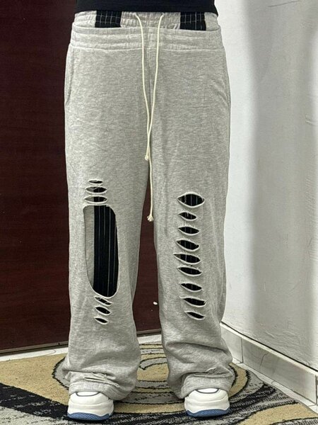 Pantalon de jogging déchiré
