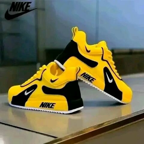Chaussures Nike jaune et noir