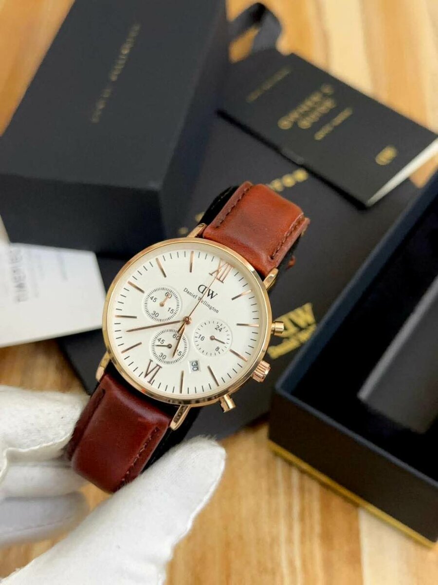 Montre classique en cuir brun
