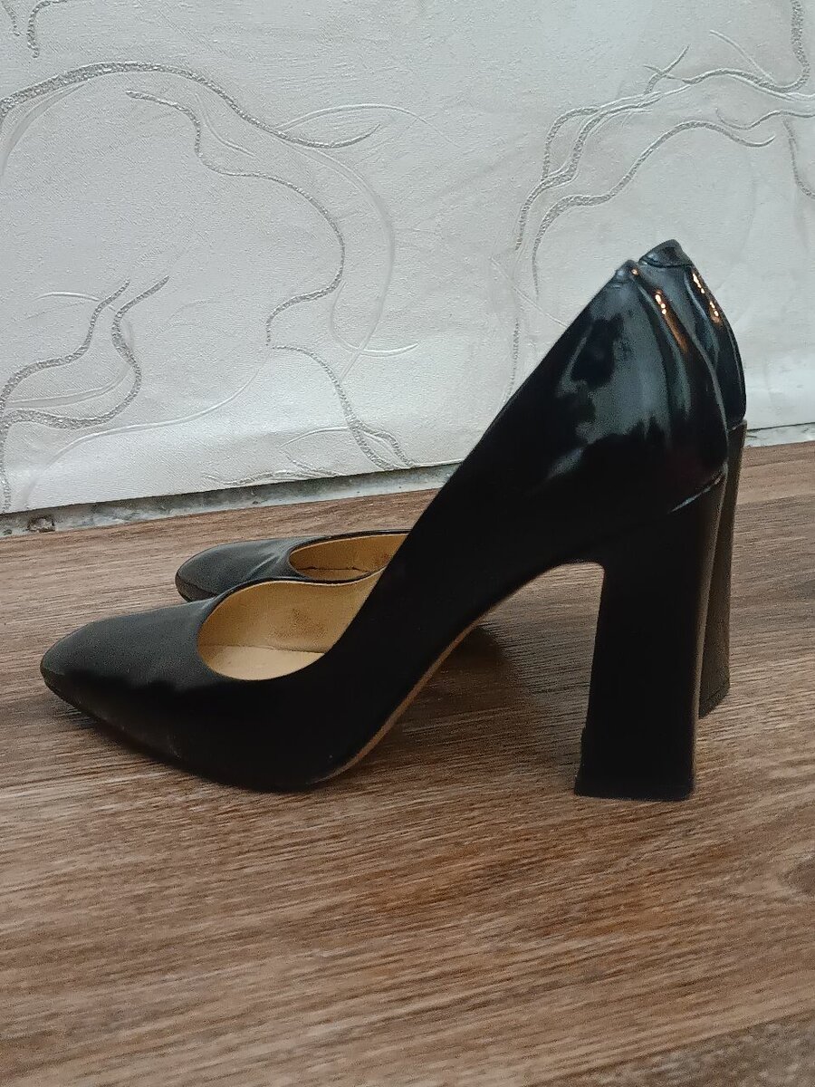 Черные каблуки