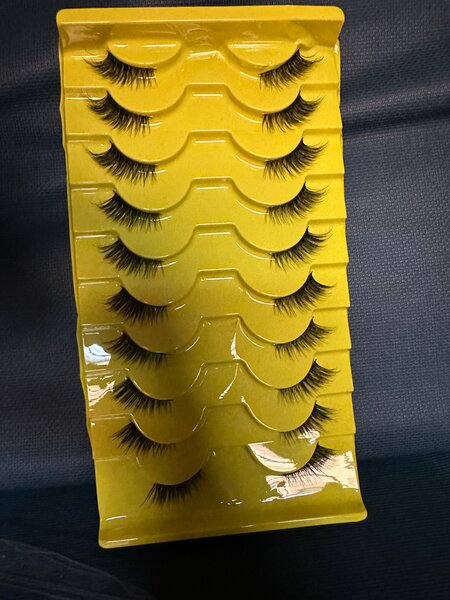 Faux-cils naturels volumineux