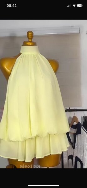 Robe évasée jaune élégant