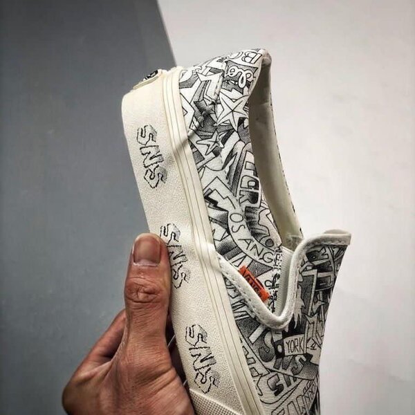 Chaussures Vans x SNS noires et blanches