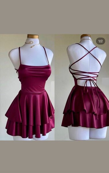 Robe rouge à bretelles