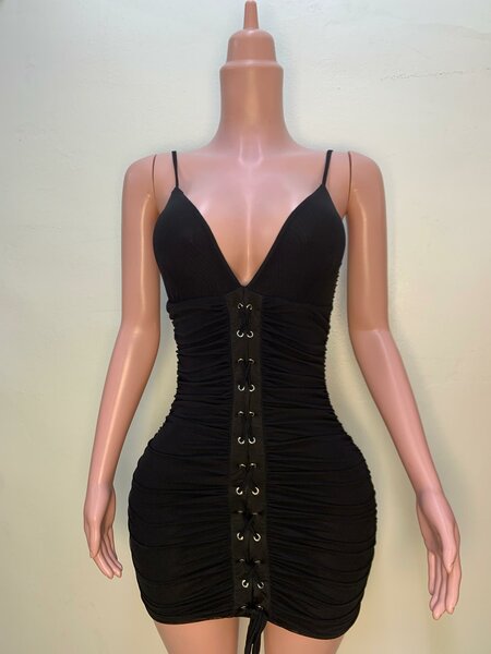 Robe moulante à lacets sexy