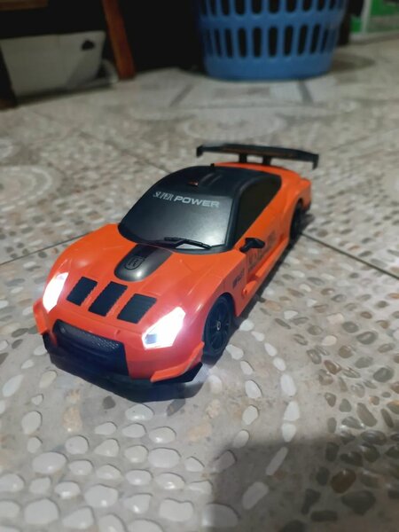 Дрифт-машинка на радиоуправлении 4WD