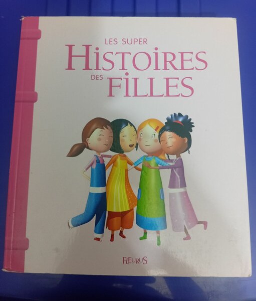 Livre 'Les Super Histoires des Filles'