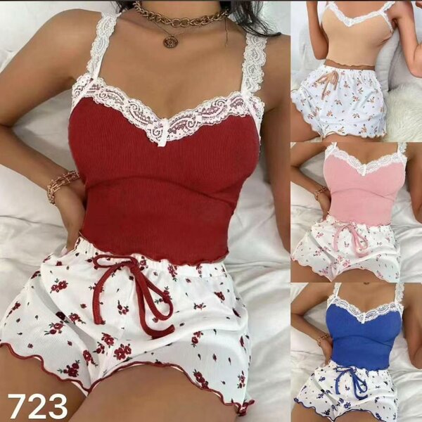 Ensemble de nuit en dentelle