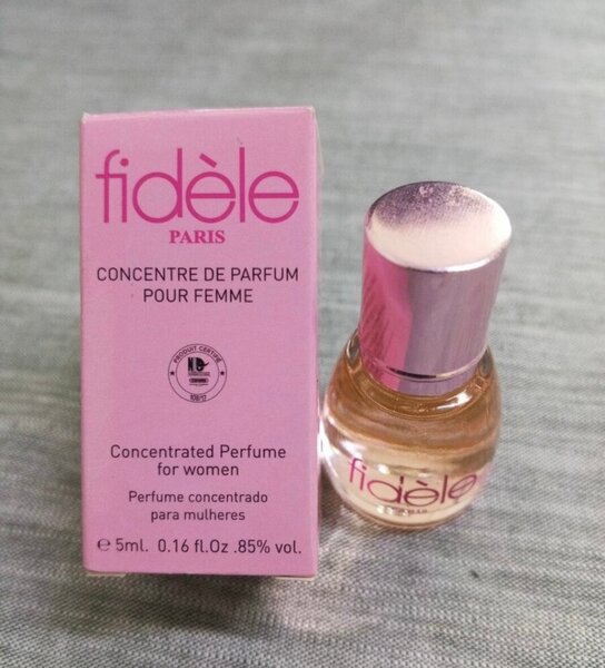 12 a 5000f Fidèle  pour Femme