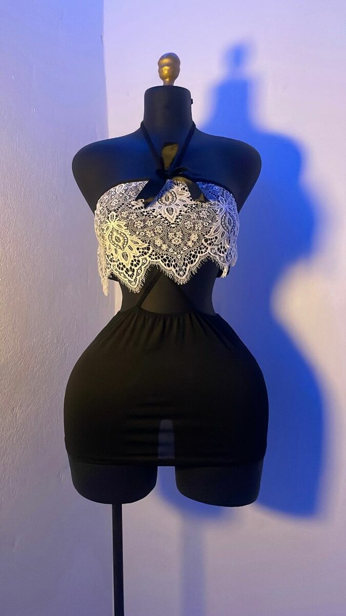 Robe en dentelle noire élégante