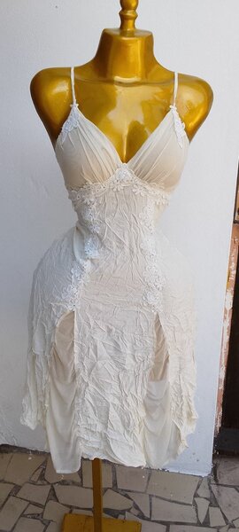 Robe en dentelle blanche