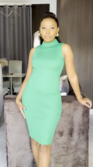 Black Turtleneck glam 🖤