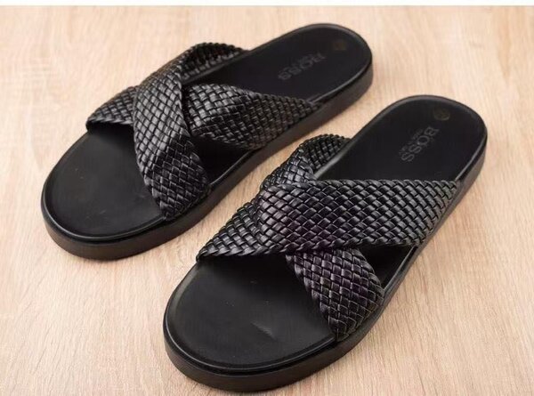 Tongs en cuir tressé