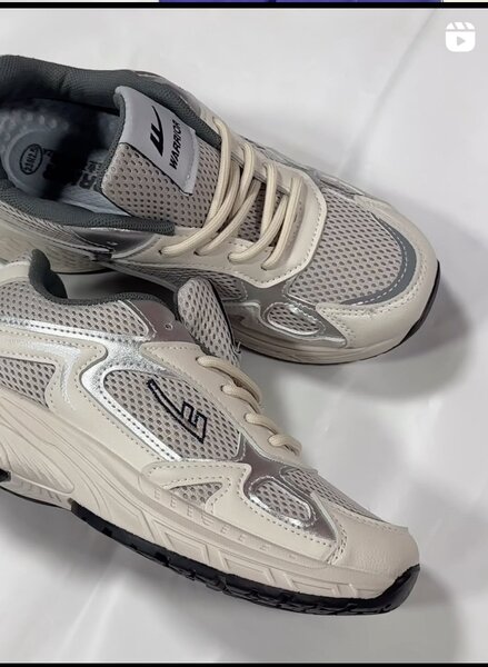 Эти кроссовки — идеальный выбор для активных девушек, которые ценят комфорт и стиль! 💥