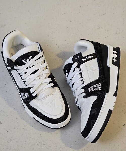 Baskets noires et blanches élégantes