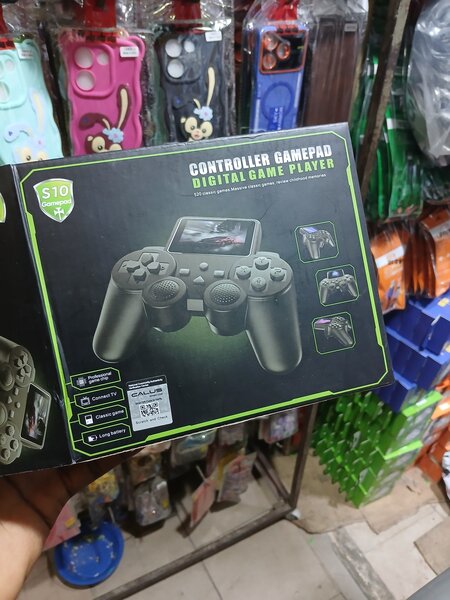 Console de jeux avec 520 jeux intégrés