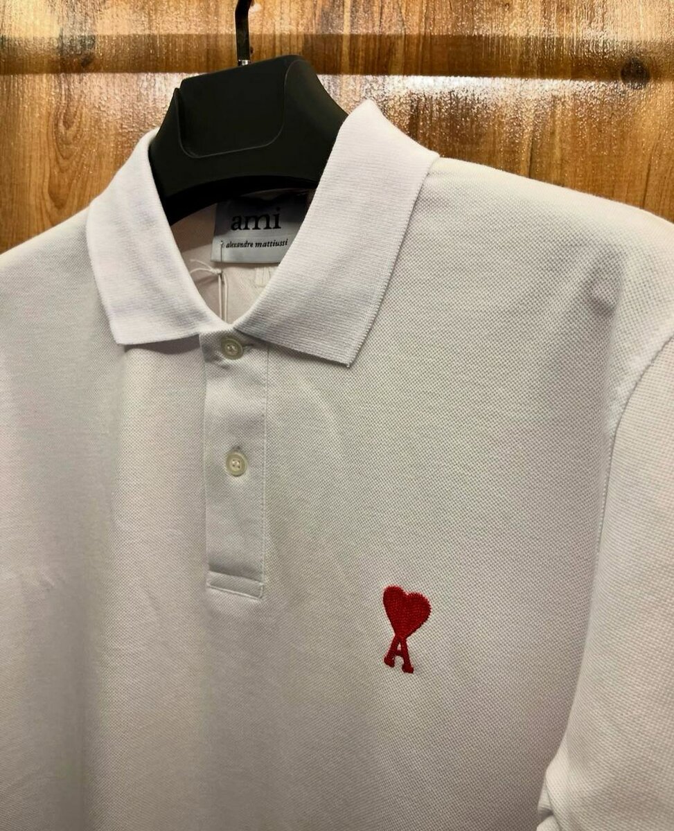 Polo blanc (AMI) élégant homme