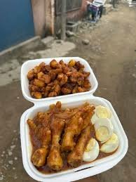 Alloco+oeufs+pattes de poulet