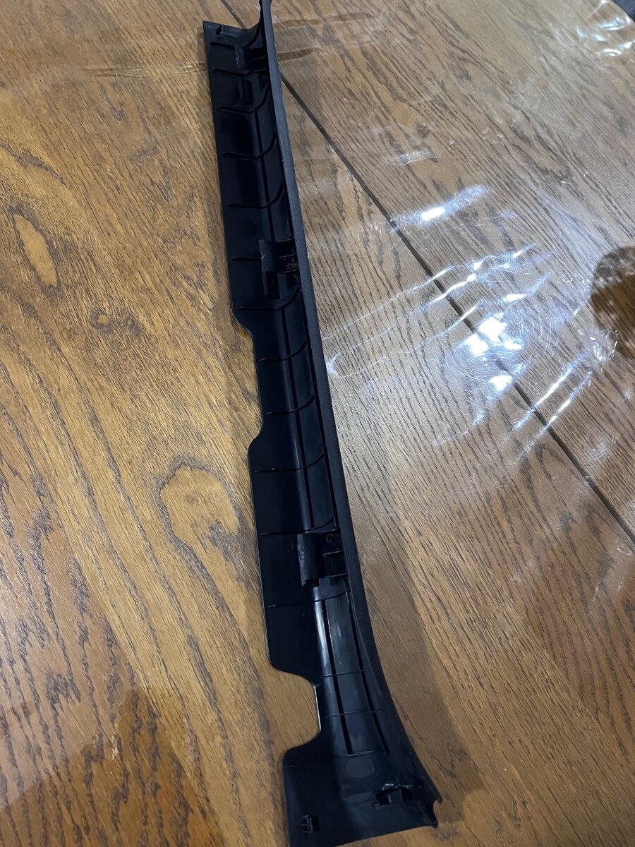 Пластиковая накладка порога левая. Тойота Камри 70