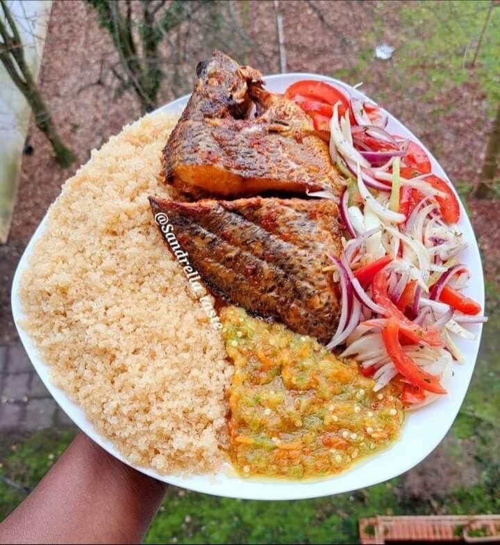 Poisson grillé avec atieke