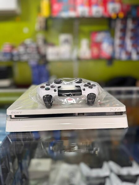 PS4 Slim blanche
