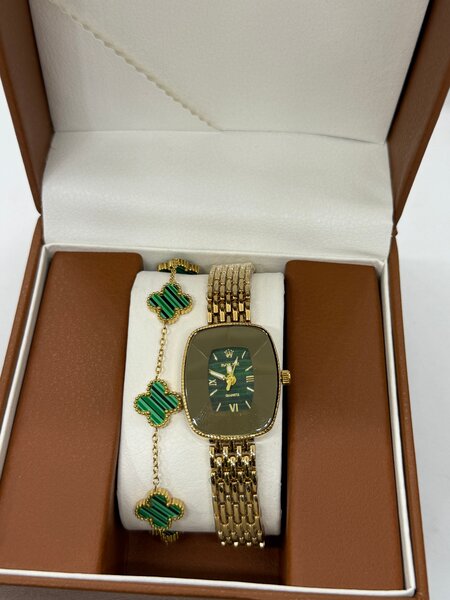 Montre Femme Luxe en Or avec Bracelet