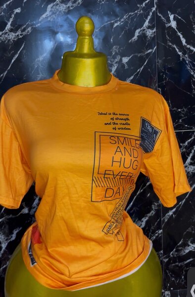 T-shirt orange femme avec citation inspirante