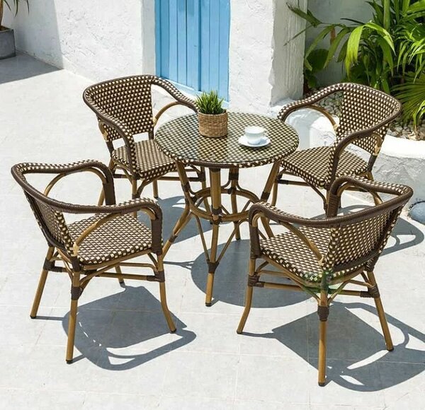 Table et chaises en rotin pour jardin