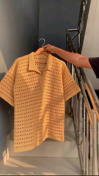 Chemise tricotée en crochet