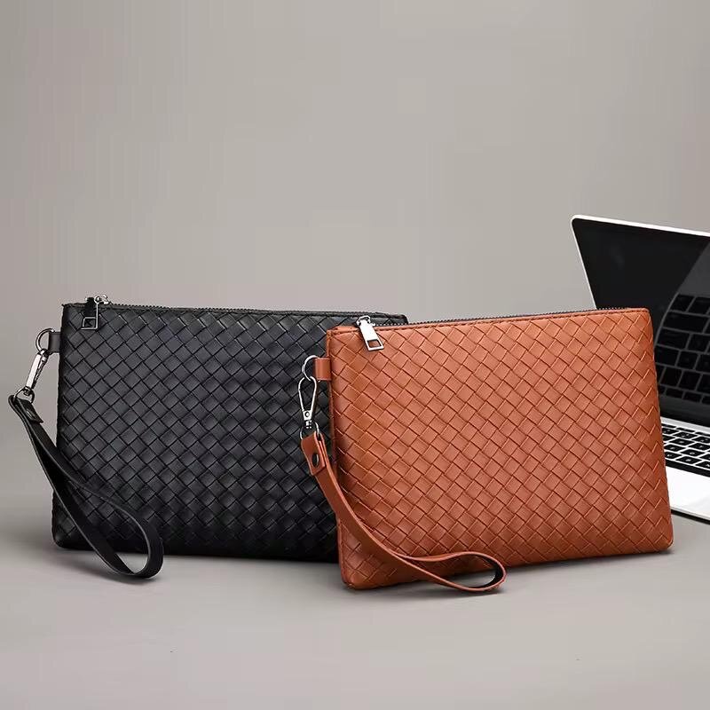 Pochette en cuir tressé