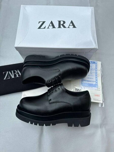 Chaussures en cuir noires Zara