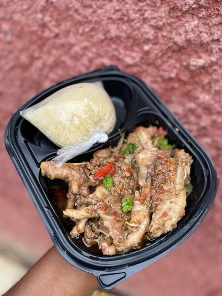 Atieke et patte de poulet