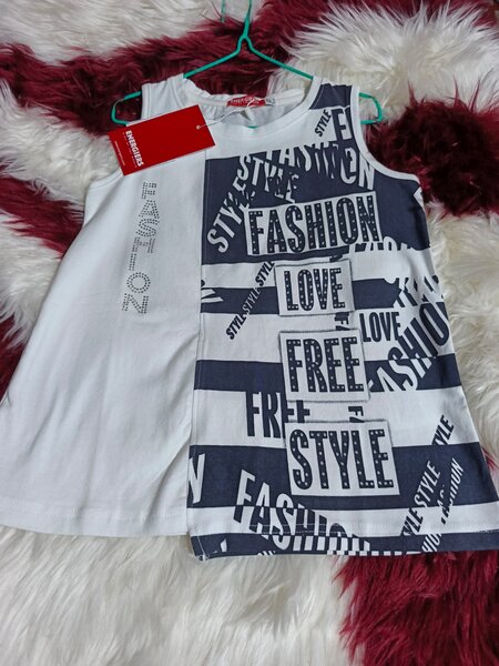 Haut sans manches..6 ans