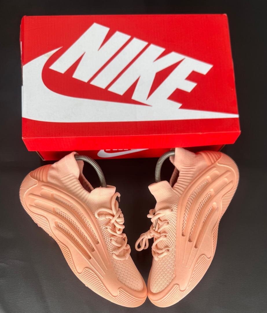 Nike Baskets Futuristes