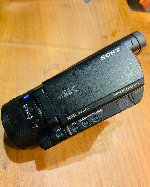 Sony FDR-AX700