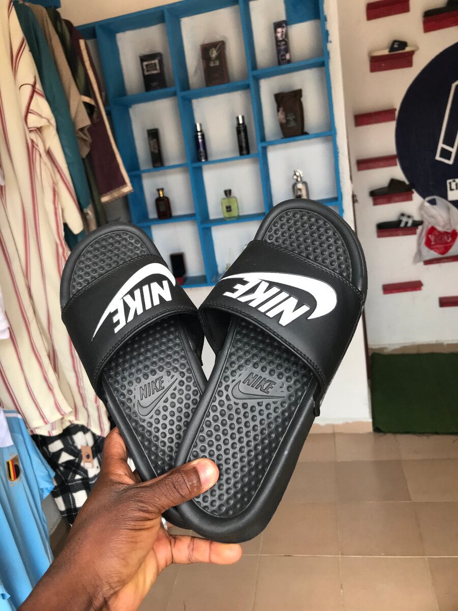 Sandales Nike et Adidas