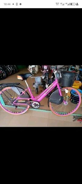 Vélo femme rose élégant