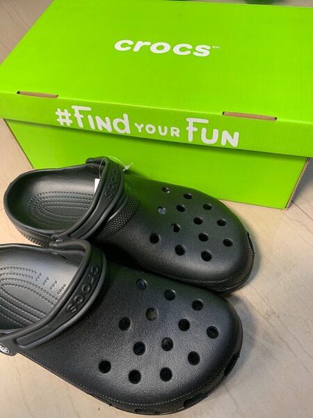 ICONIC CLASSIC CROCS