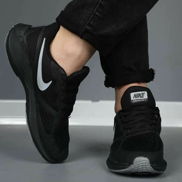 Sneakers noirs tendance sport