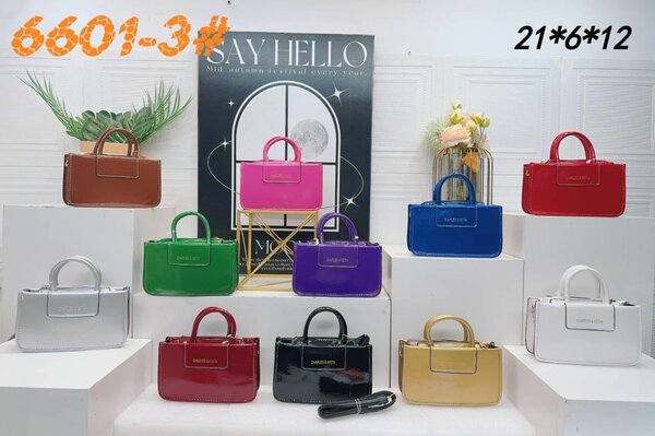 Sacs à main élégants vernis