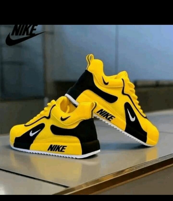 Chaussures Nike jaune et noir