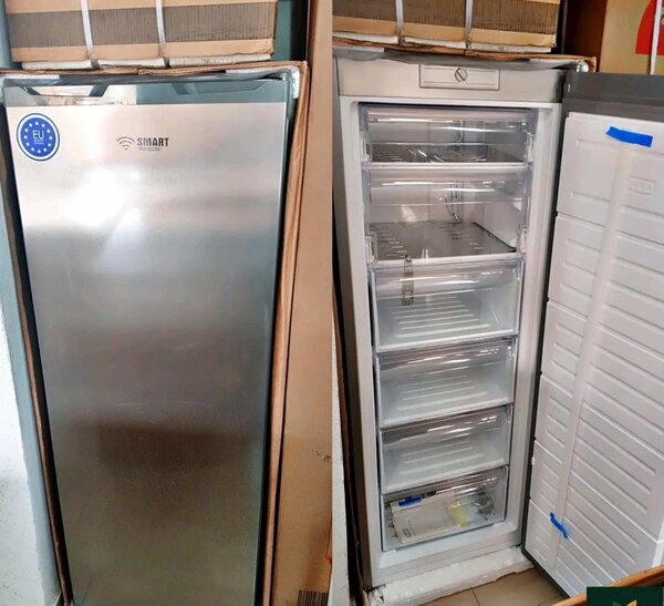 Congélateur vertical moderne