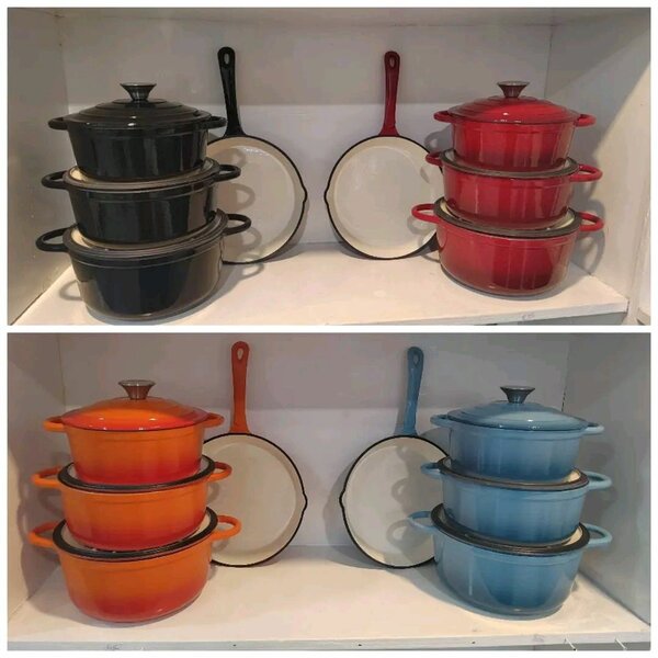 Casseroles avec couvercle et poêle