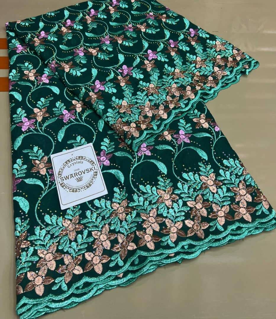 Tissu Brodé Swarovski Floral