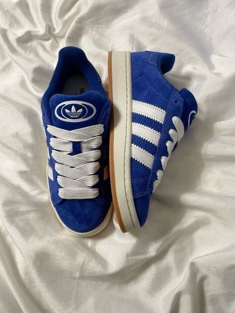 Baskets bleues en daim Adidas