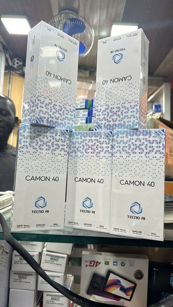 Tecno camon 40/256 giga 8 giga