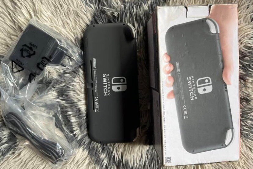 Nintendo Switch Lite - Console de jeu portable